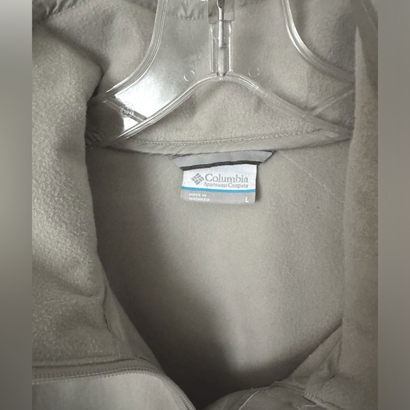 Elegant Columbia Rain Jacket - Picture 4 of 6